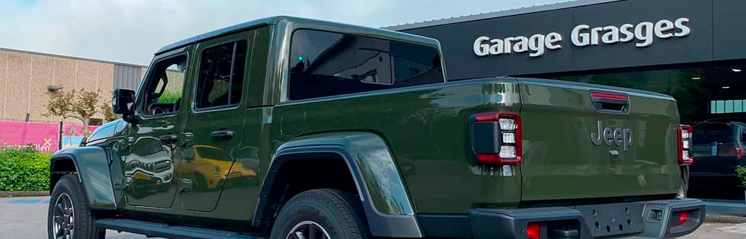 Banner Garage Grasges